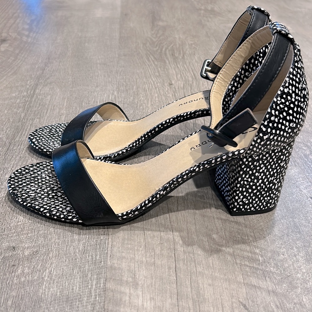 New CL by Laundry Blocked Heel Ankle Strap Sandal Heels - Picture 7 of 9